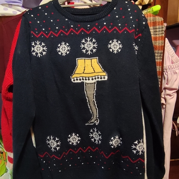 Sweaters and scarf - Picture 4 of 4